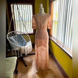 June & Hudson 🍑 Boho Embroidered Maxi Dress. Size M